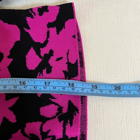 Milly Sweater - Women's Medium Black Pink EUC - Crewneck Long-Sleeved Floral - Picture 7 of 11